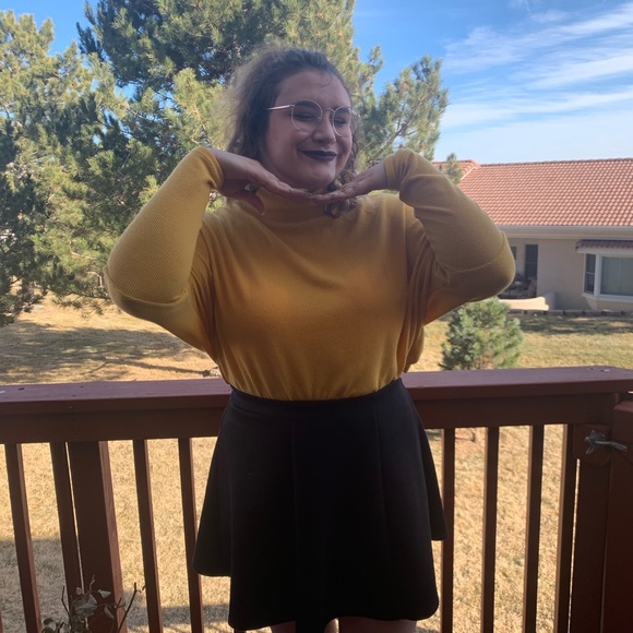 Meet your Posher, Erin - Picture 3 of 3